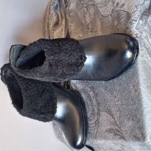 Calvin Klein heeled ankle boots with shearling detail size 7.5  black